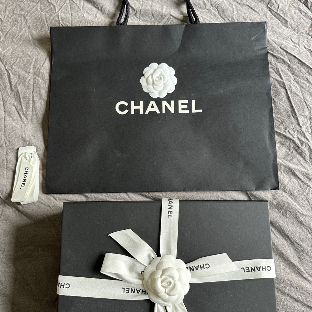 CHANEL Authentic Empty Handbag Gift BAG and Gift Box w/Ribbon and Flower